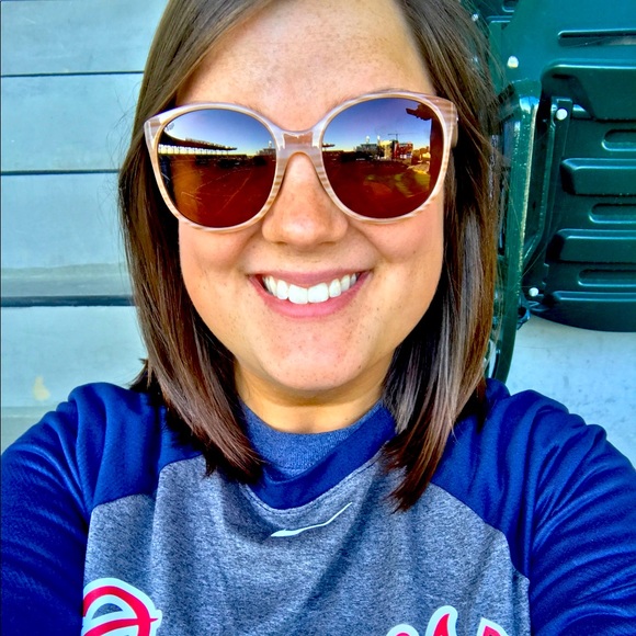 Meet your Posher, Allison - Picture 1 of 1